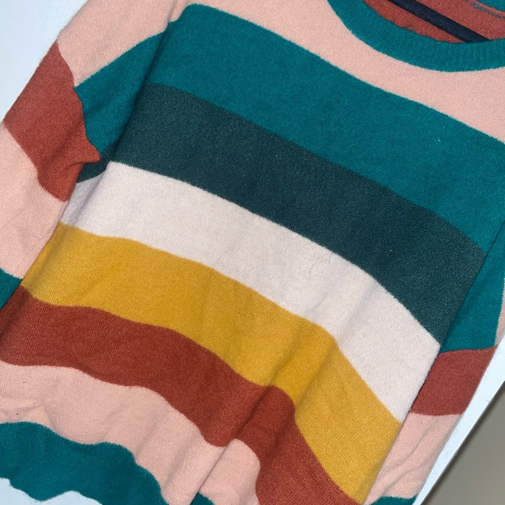 Color Block Sweater - Picture 2 of 3